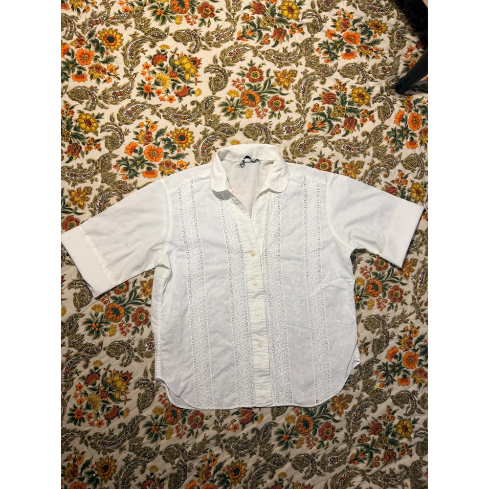 Vintage 50s / 60s White Eyelet Lace Button Down Shirt Peter Pan Collar